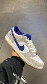 NIKE SB DUNK LOW X RAYSSA